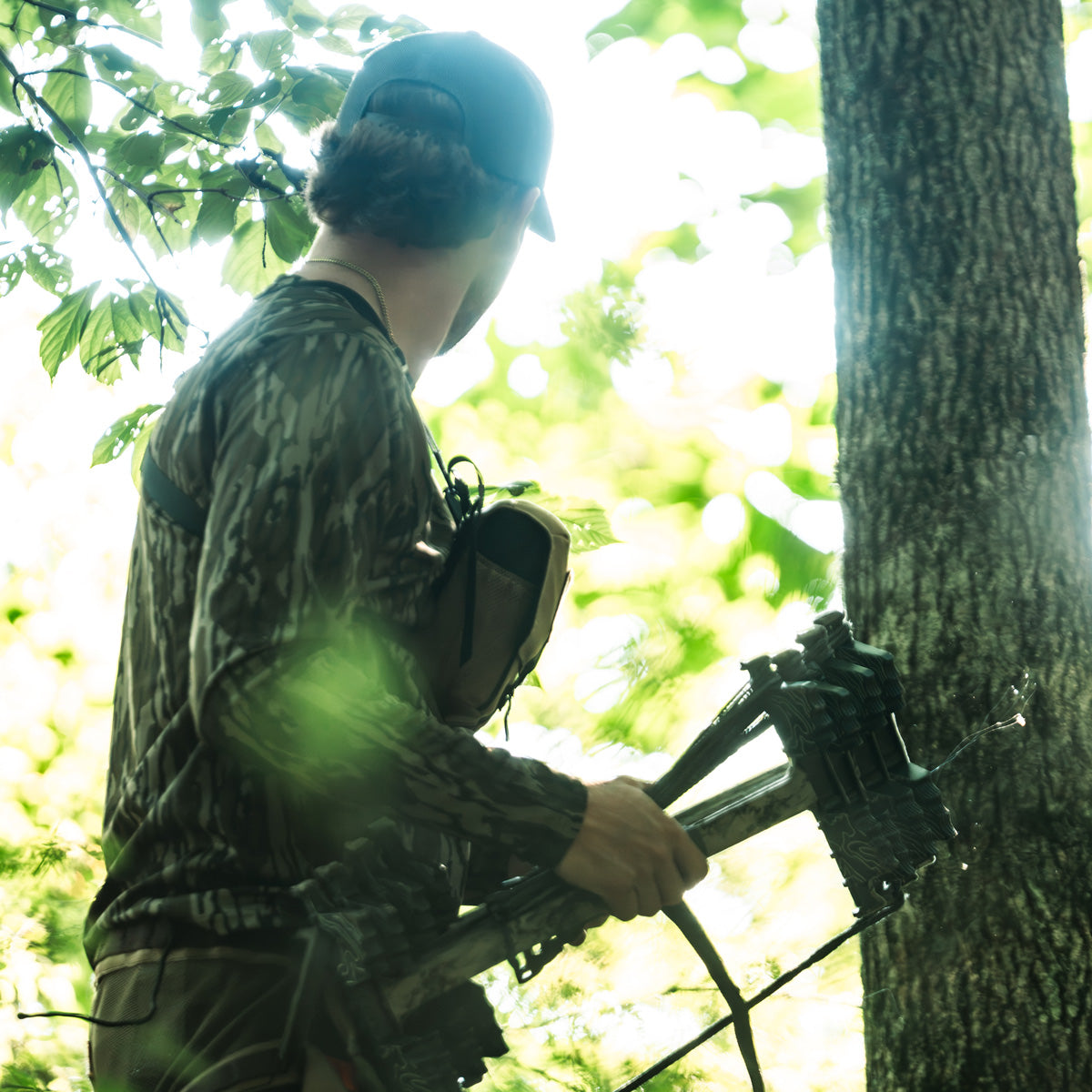 hunter wearing featherweight in the tree